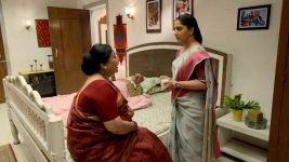 Aai Kuthe Kay Karte S01 E835 Arundhati Consoles Kanchan