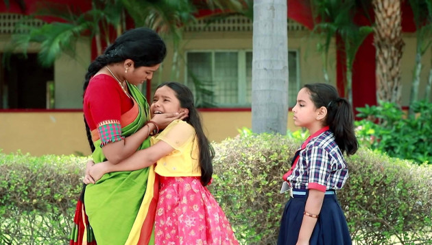 Bharathi Kannamma S01E512 Hema Gets Emotional Full Episode - JioCinema USA