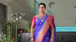 Karthika Deepam S01E171 Soundarya Confronts Karthik Full Episode