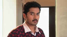 Karthika Deepam S01E204 Karthik Attempts to Protect Deepa Full Episode