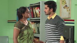 Karthika Deepam S01E294 Karthik, Deepa's Unpleasant Meet Full Episode