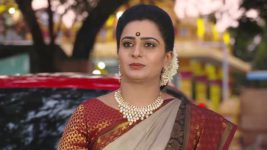 Karthika Deepam S01E349 Soundarya Continues Her Search Full Episode