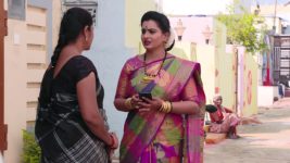 Karthika Deepam S01E387 Soundarya Searches for Deepa Full Episode