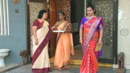 Karthika Deepam S01E62 Soundarya Has a Visitor Full Episode