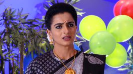 Karthika Deepam S01E916 Soundarya's Family in a Fix Full Episode