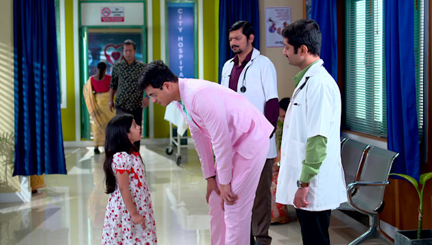 Anurager Chhowa S01 E229 Rupa Meets Surjyo at the Hospital - JioCinema USA