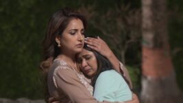 Aai Kuthe Kay Karte S01 E930 Sanjana Consoles Gauri