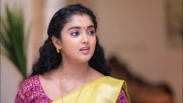 Lakshmi Baramma S02 E103 Keerthi witnesses Lakshmi and Vaishnav's chemistry