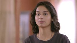 Nisha Aur Uske Cousins S05 E07 Mohan gifts a set of bangles to Rupan