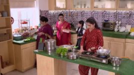 Nivedita Majhi tai S01 E95 Sonyache Kaanatle