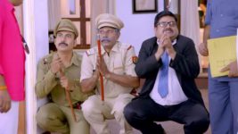 Har Shaakh Pe Ullu Baithaa Hai S01E55 Janta Helps the Cops Full Episode