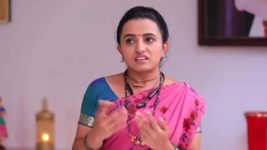 Lakshmi Baramma S02 E432 Kaveri expecting Vaishnav to accept her apology